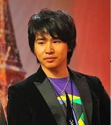 闫博雅的明星父亲图片,星爸风采，传承演艺世家荣耀